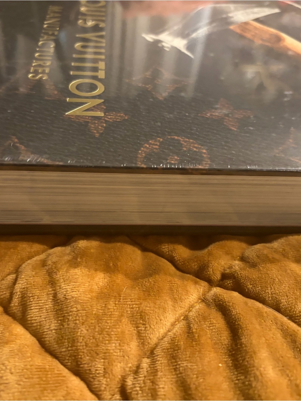 Louis Vuitton Manufactures Book - Picture 2 of 4